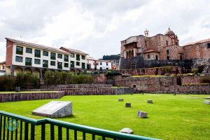 Lado externo do museo de sitio del qoricancha em cusco