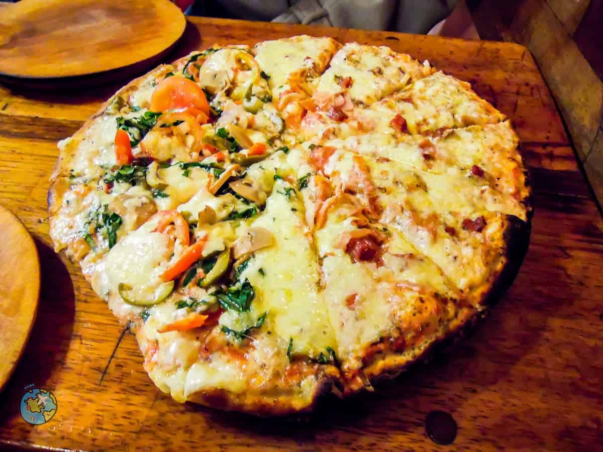 Pizza da pizzaria chez maggy em cusco