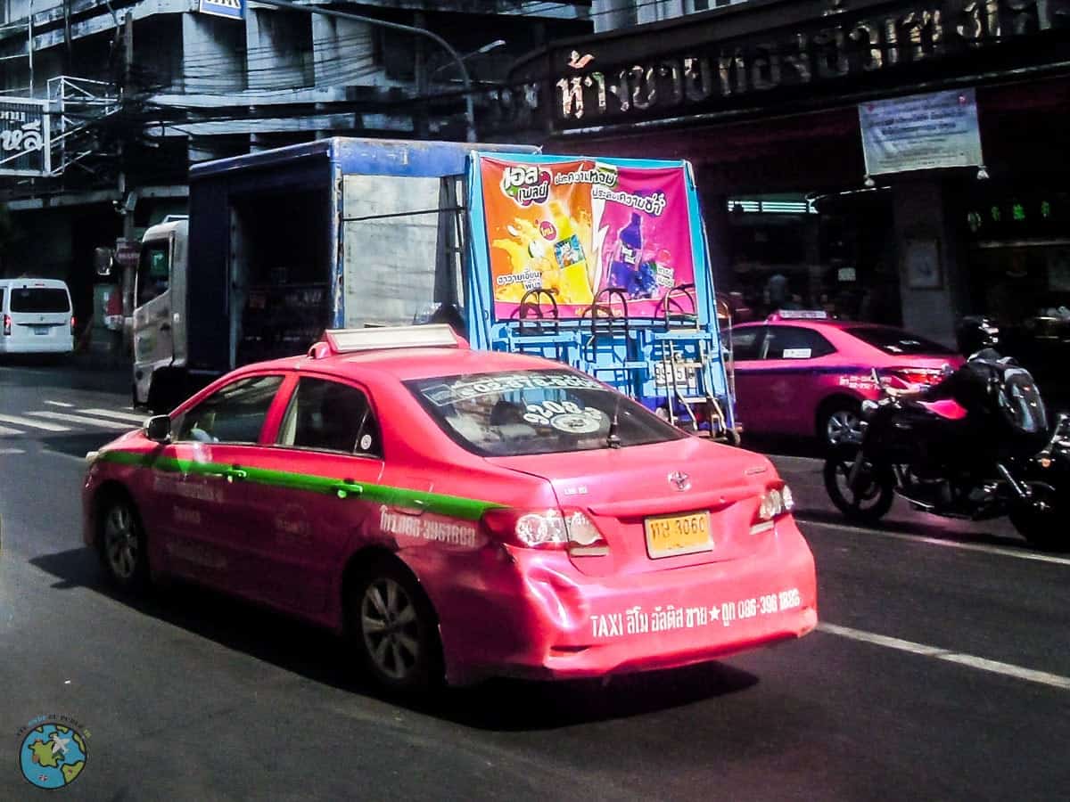 Táxi rosa em bangkok na tailândia transporte